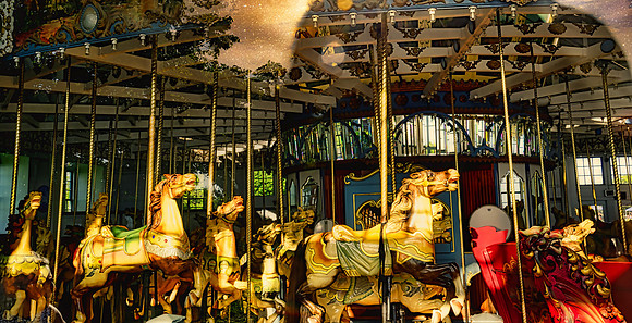 Horsey In The Window_Five Mile Point Amusement Park_Connecticut