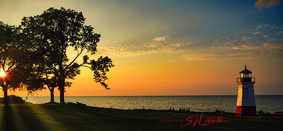 Vermillion Light at Sunset_Lake Erie